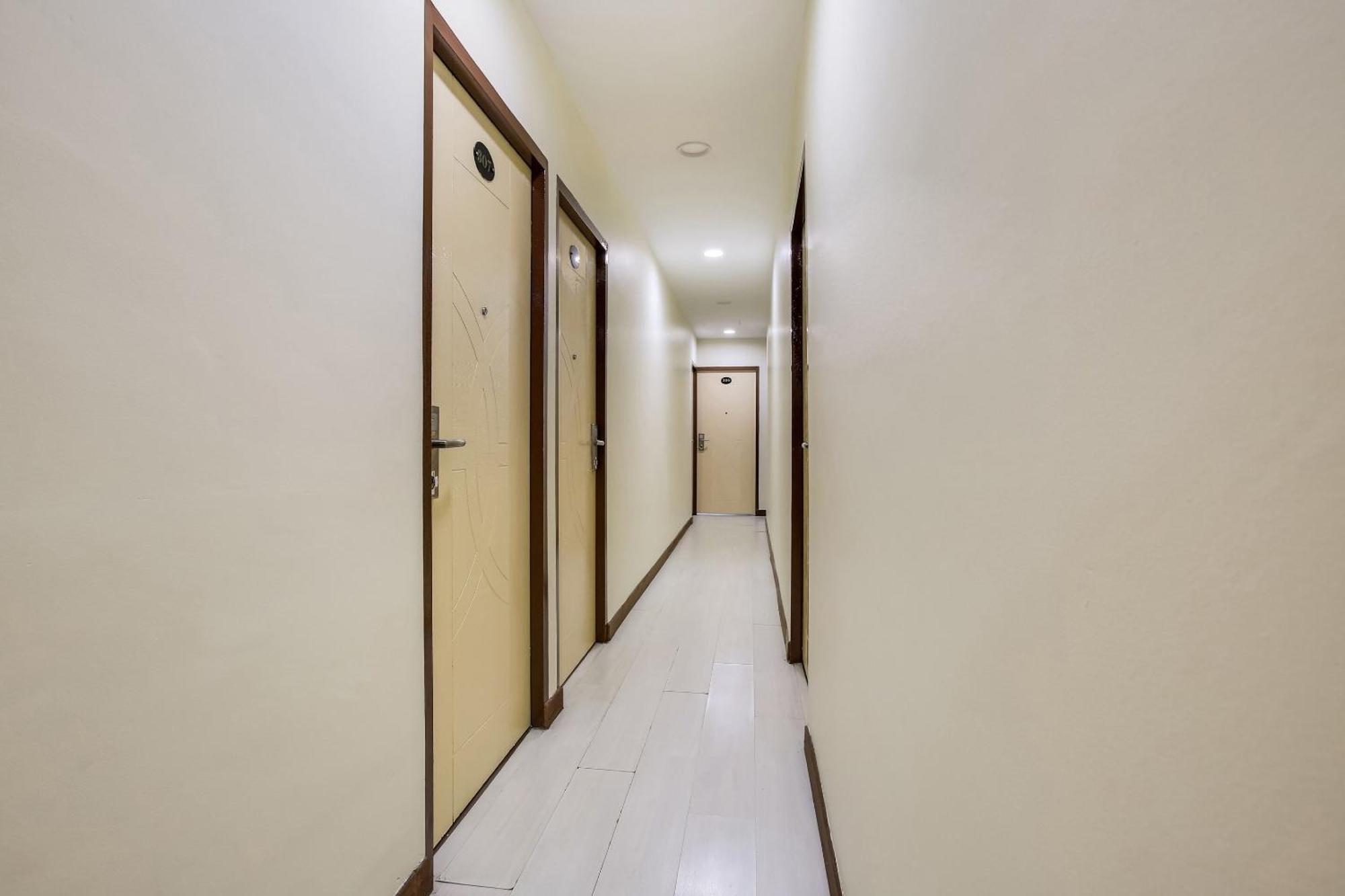 Oyo 90282 Hotel Taj Inn, Seksyen 7 Шах-Алам Экстерьер фото